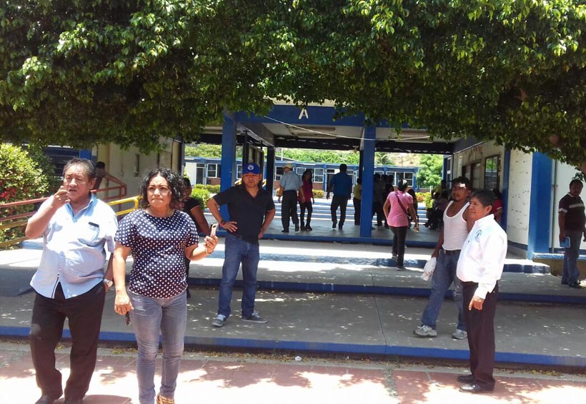 Gresca entre maestros del CETMAR 05 en Salina Cruz, Oaxaca