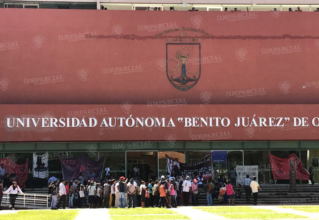 Diversas organizaciones se manifiestan en rectoría de la UABJO | El Imparcial de Oaxaca