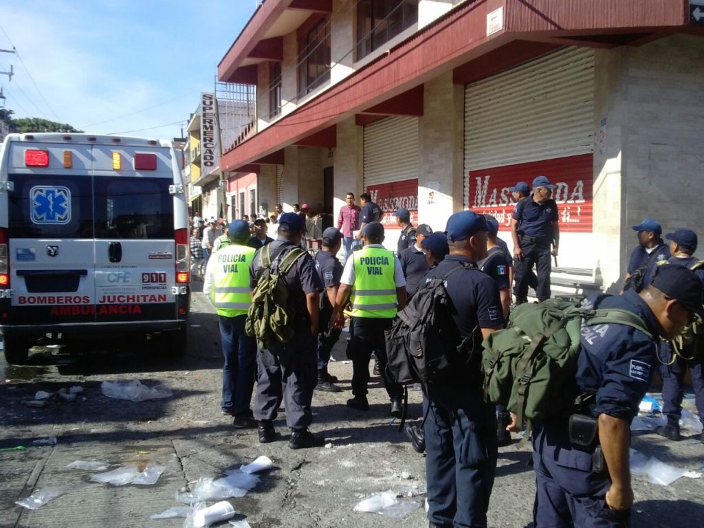 Trifulca entre policias y mototaxistas en Juchitán, Oaxaca | El Imparcial de Oaxaca