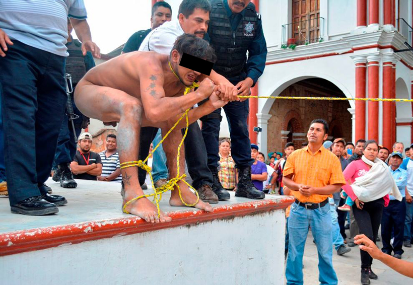 En Tlaxiaco, Oaxaca, pobladores hartos exhiben y humillan a presunto ladrón | El Imparcial de Oaxaca