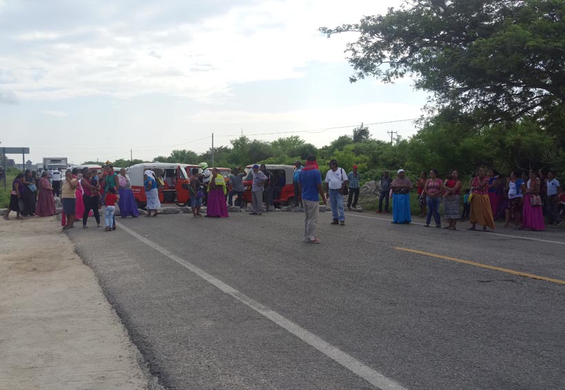 Denuncian irregularidades en comunidad Álvaro Obregón en el Istmo y bloquean