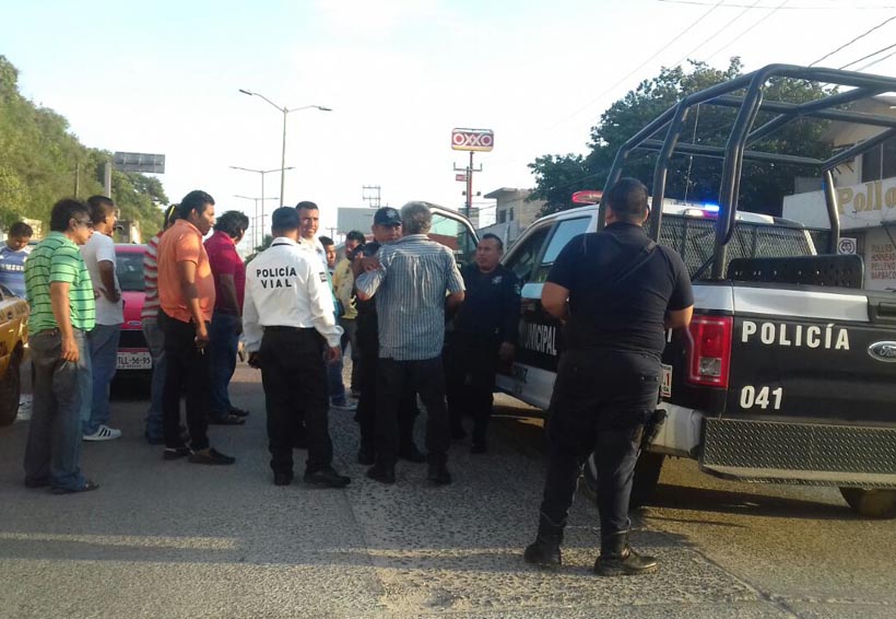 Hombre alcoholizado provoca accidente en Salina Cruz, Oaxaca