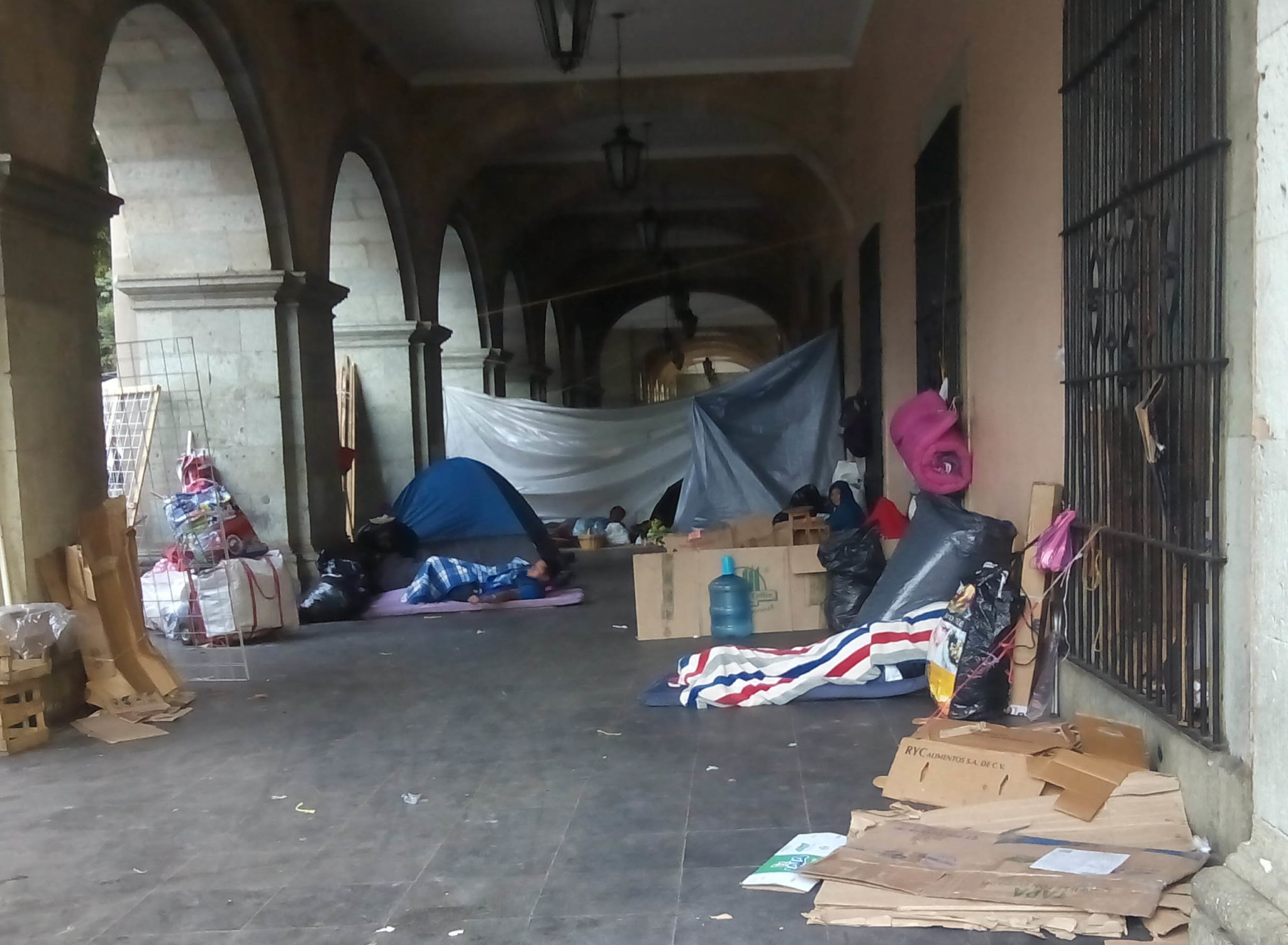 Zócalo de Oaxaca convertido en hogar de manifestantes | El Imparcial de Oaxaca Zócalo de Oaxaca convertido en hogar de manifestantes | El Imparcial de Oaxaca