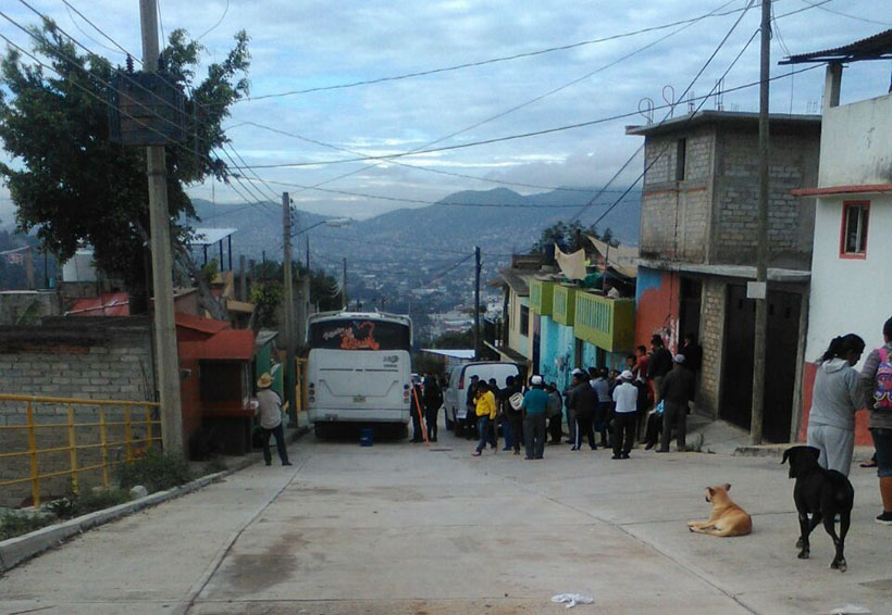Lo encuentran colgado dentro de un camión urbano en Oaxaca | El Imparcial de Oaxaca