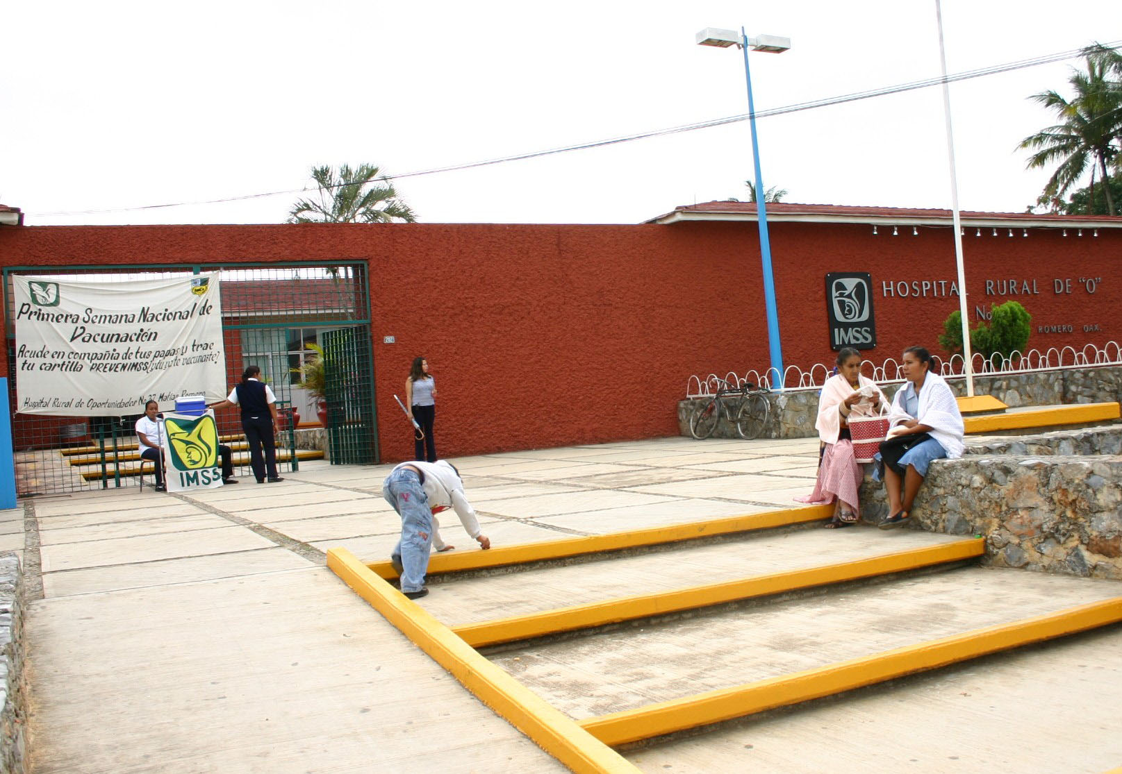 Menor da a luz afuera de clínica del IMSS en Matías Romero | El Imparcial de Oaxaca