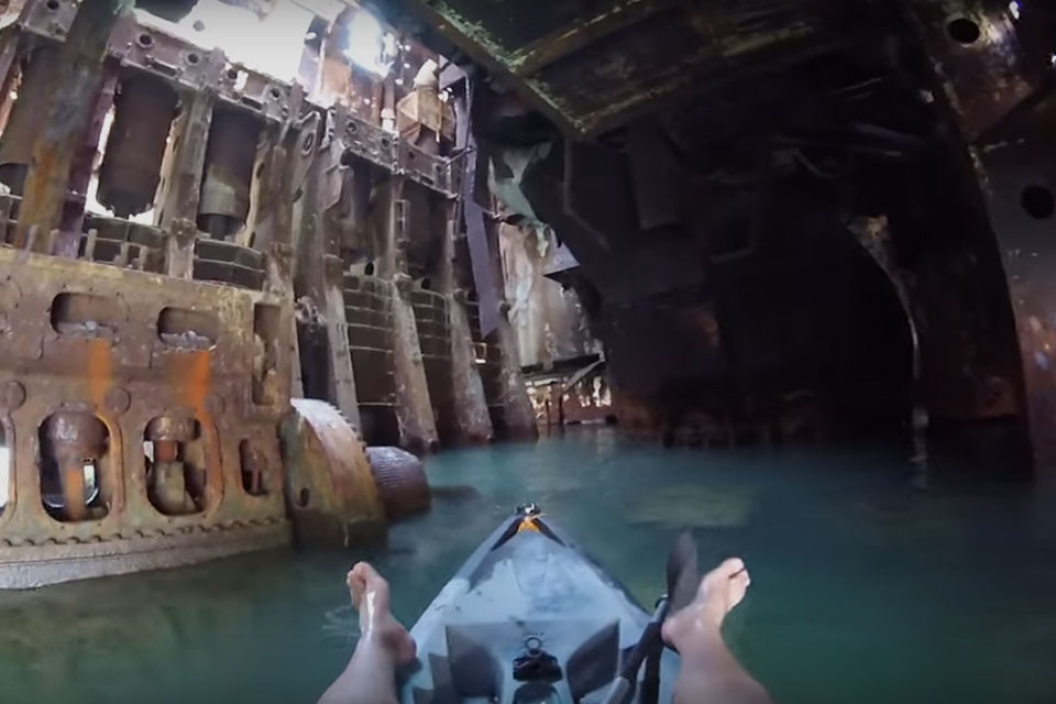 Fantasmagórica expedición en kayak por un barco abandonado | El Imparcial de Oaxaca