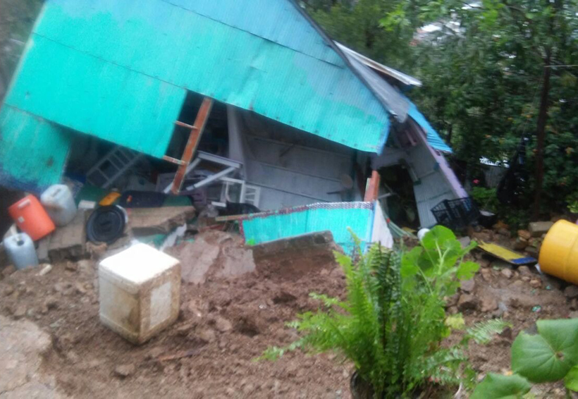Alud de tierra ocasiona daños en vivienda en Lomas de San Jacinto, Oaxaca