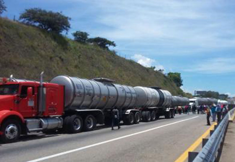 Libera S-22 caseta y toma pipas de combustible en Oaxaca | El Imparcial de Oaxaca
