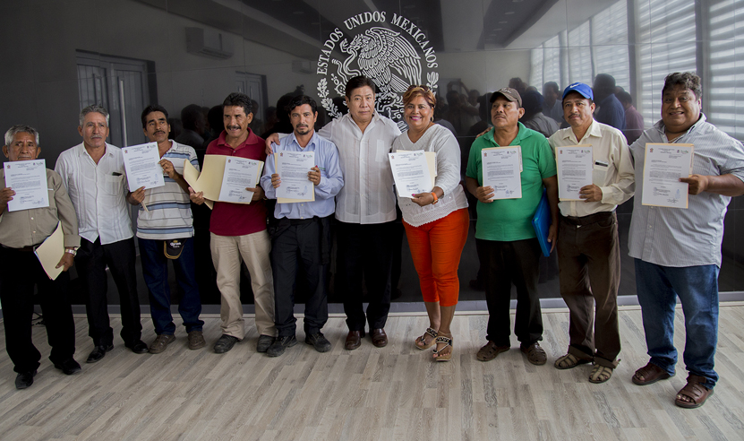 Rodolfo León Aragón y cabildo reconocen  9 asentamientos humanos como colonias en Salina Cruz | El Imparcial de Oaxaca