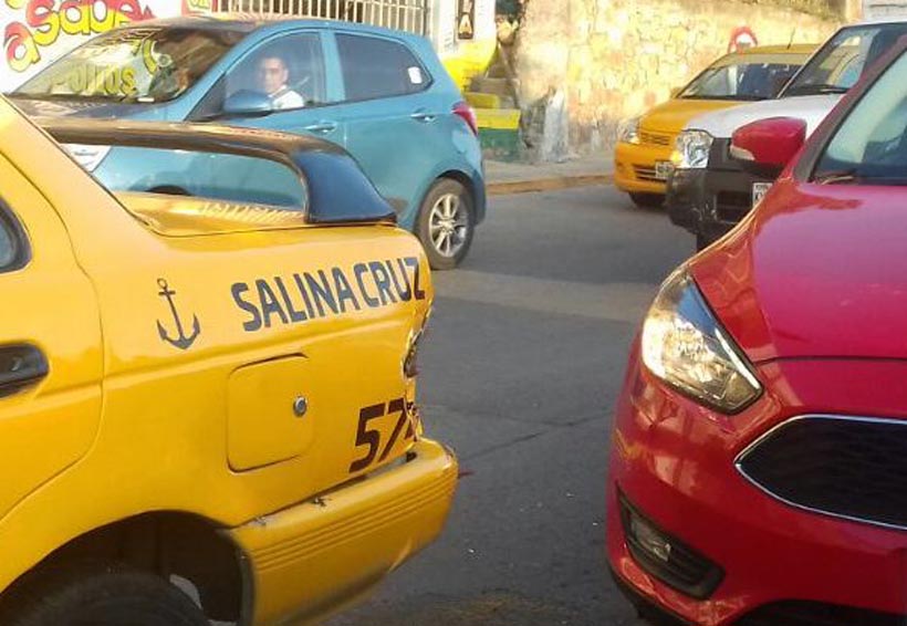 Choca contra un taxi al ir borracho en Salina Cruz, Oaxaca
