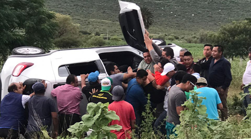 Vuelca camioneta en libramiento a Pemex en Oaxaca | El Imparcial de Oaxaca