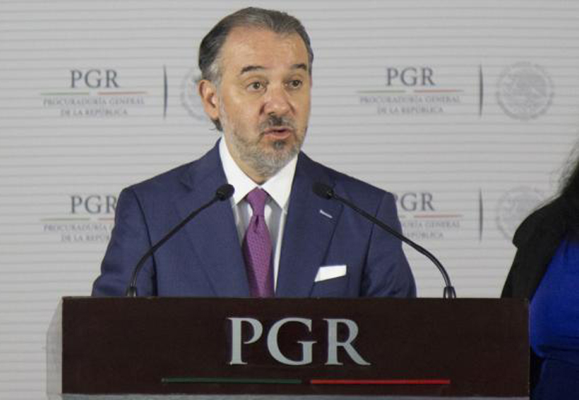 Candidato a fiscal general evita pagos de tenencia; emplaca su ferrari en Morelos
