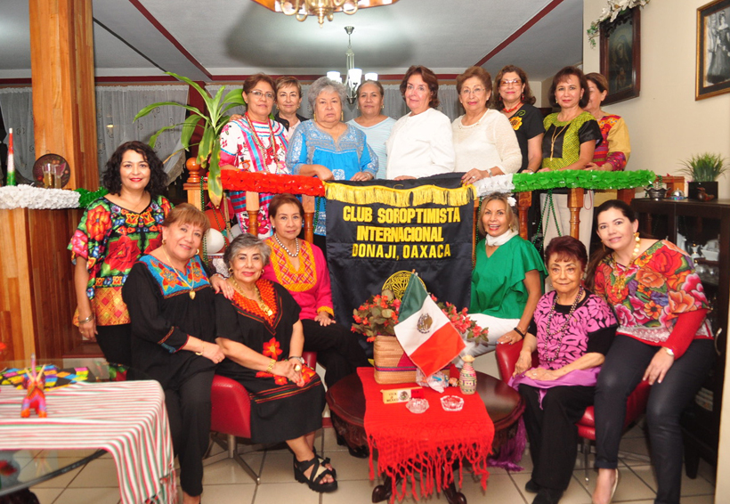 Club Soroptimista Donají se reunieron para conmemorar  la Independencia de México