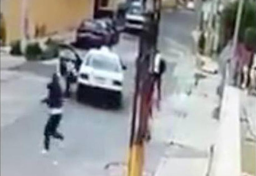 Video: Taxista impide asalto a una familia | El Imparcial de Oaxaca