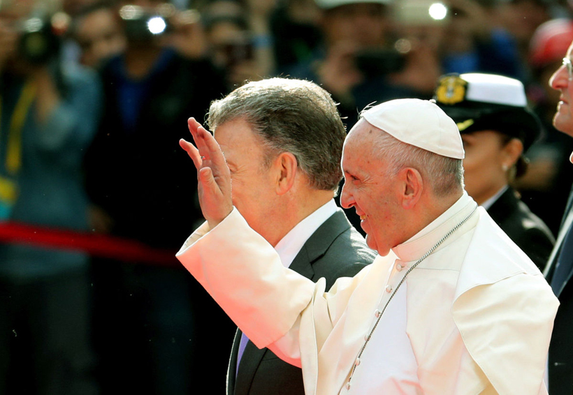 Recibe Juan Manuel Santos al Papa Francisco en Bogotá | El Imparcial de Oaxaca