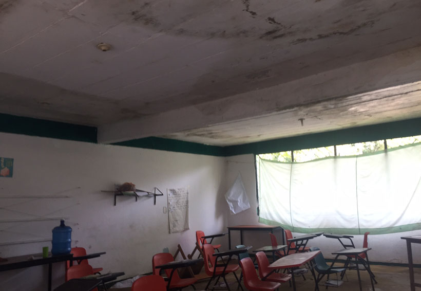 En la Escuela Primaria Benito Juárez, de Huaxpaltepec, niños corren peligro