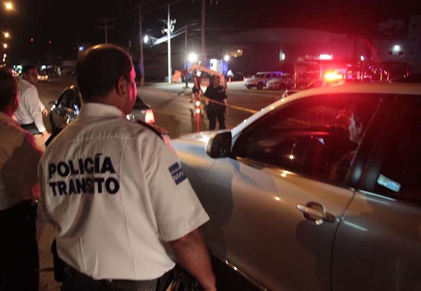 Por tratar de evadir un reten y choca con cuatro vehículos | El Imparcial de Oaxaca