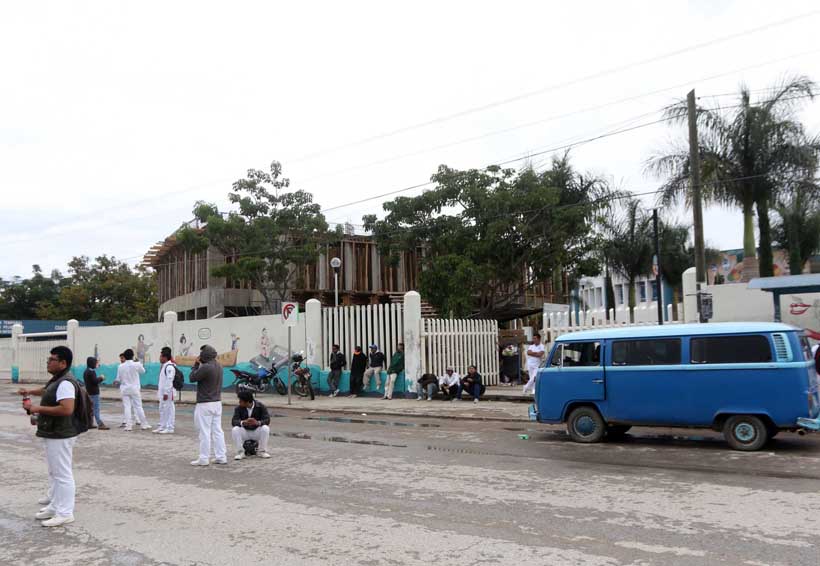 En Oaxaca disputan Facultad de Enfermería a balazos | El Imparcial de Oaxaca