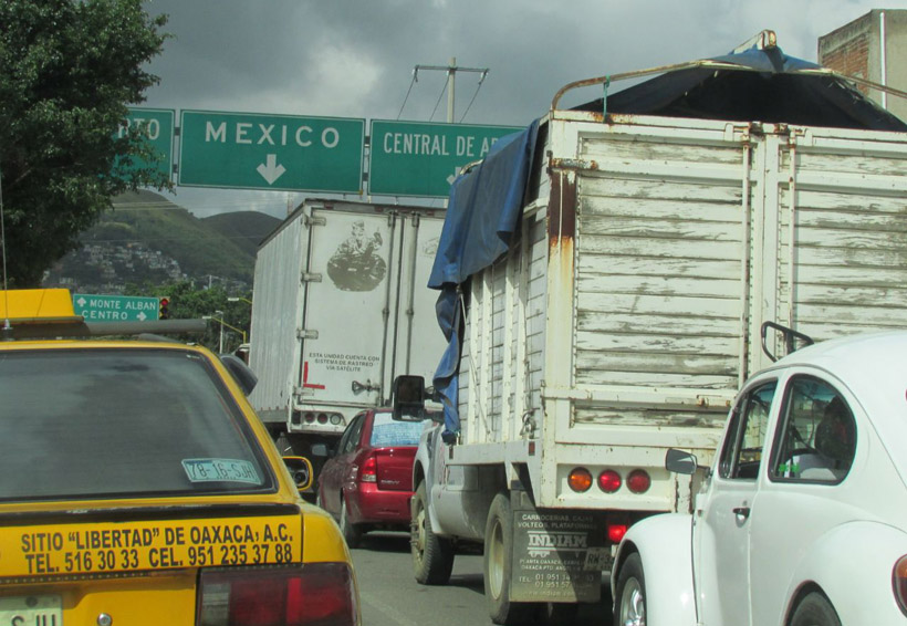 Momentos caóticos viven los conductores de Oaxaca