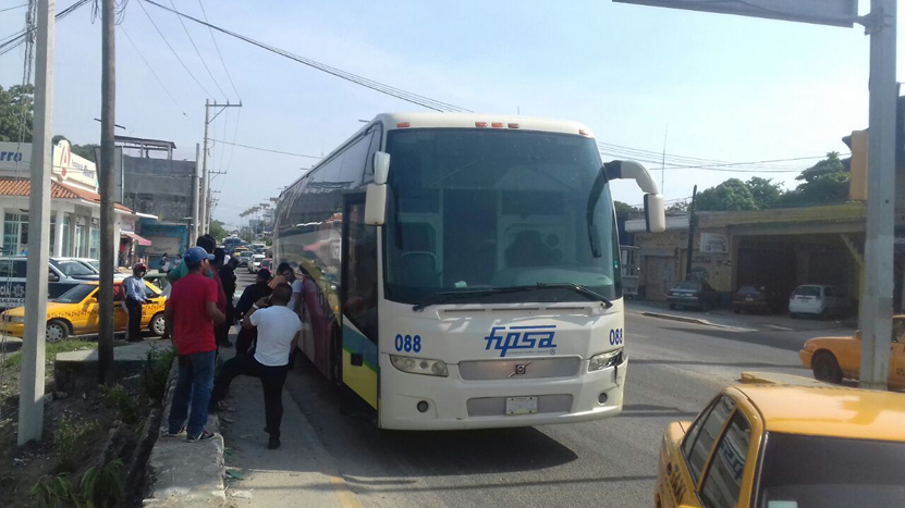 Choca Fypsa contra un taxi en Salina Cruz, Oaxaca | El Imparcial de Oaxaca