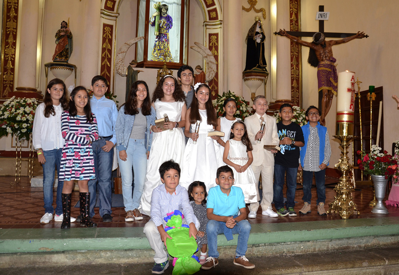Valentina, Sabina y Juan José Vargas Ortiz recibieron el sacramento de la Comunión