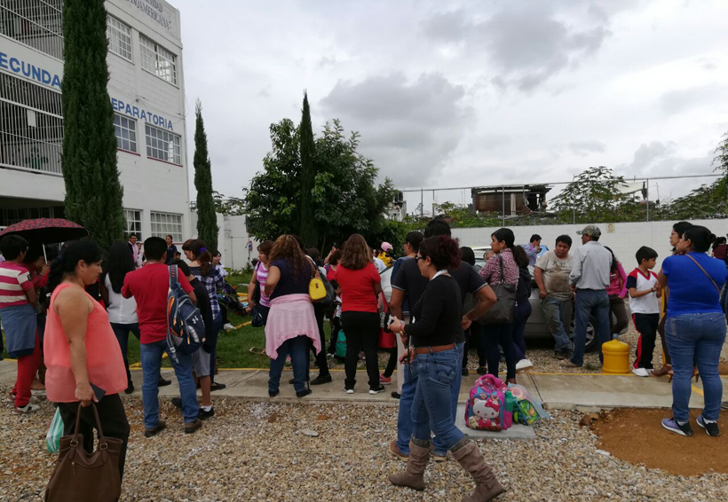 Padres de familia de Oaxaca, exigen mayor seguridad en escuelas