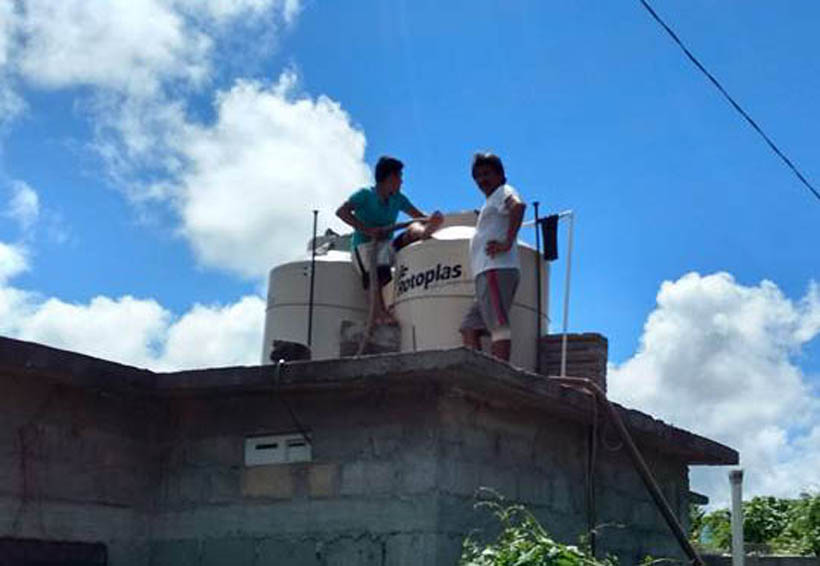 Continúa el suministro de agua en las colonias de Salina Cruz, Oaxaca