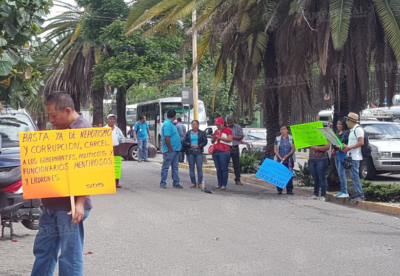 Integrantes del SITYPS bloquean bulevar Eduardo Vasconcelos en Oaxaca | El Imparcial de Oaxaca