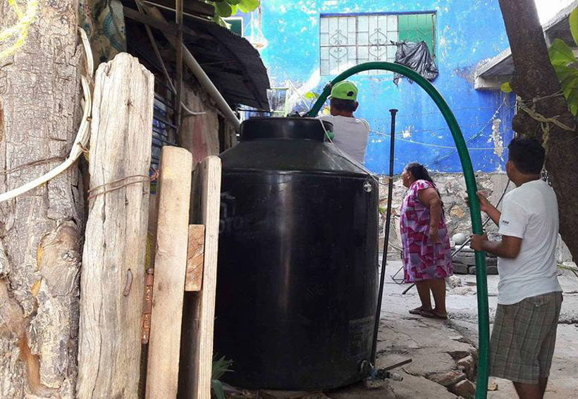 Dotan de agua a  familias afectadas de Salina Cruz, Oaxaca | El Imparcial de Oaxaca