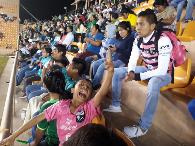 Aficionados con el corazón dividido