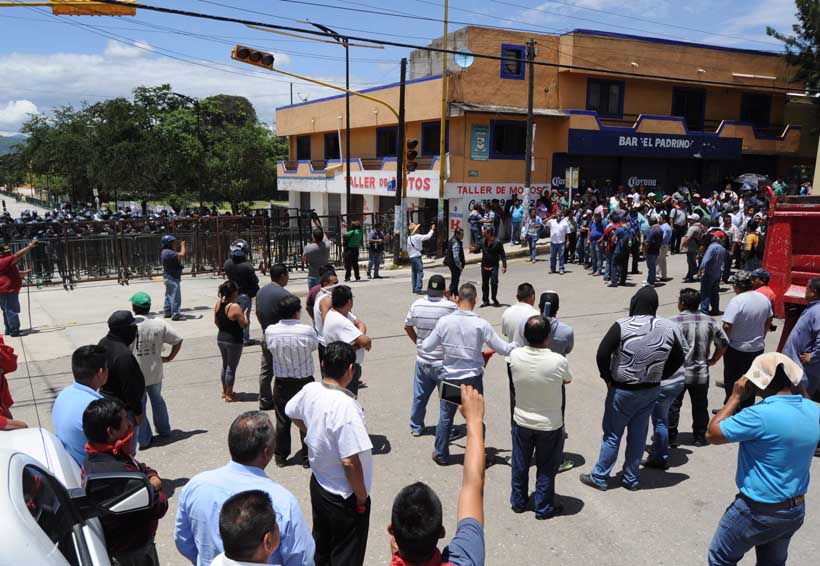 Caos y enfrentamientos en Oaxaca por visita de Peña Nieto