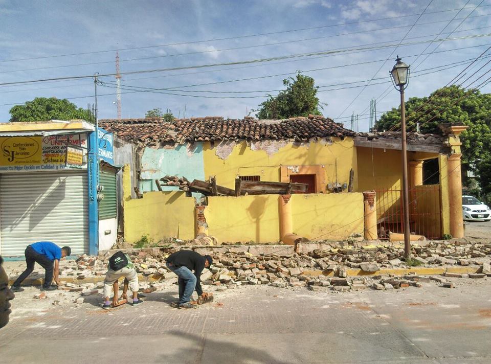 Migrantes centroamericanos apoyan en limpieza de escombros tras el sismo | El Imparcial de Oaxaca
