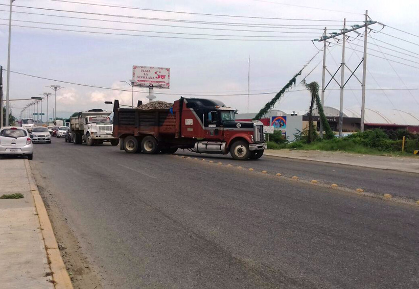 Provocarían camioneros  accidente en avenida de Salina Cruz, Oaxaca | El Imparcial de Oaxaca
