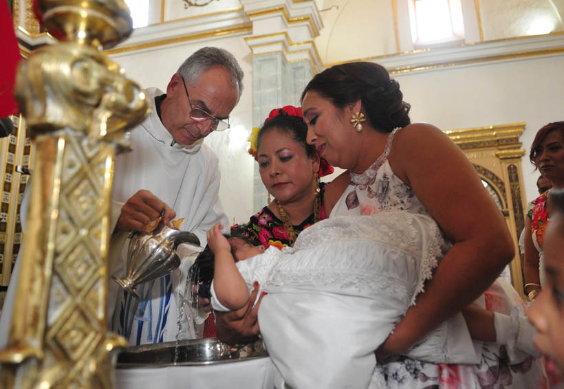 Aisha Valentina es bautizada