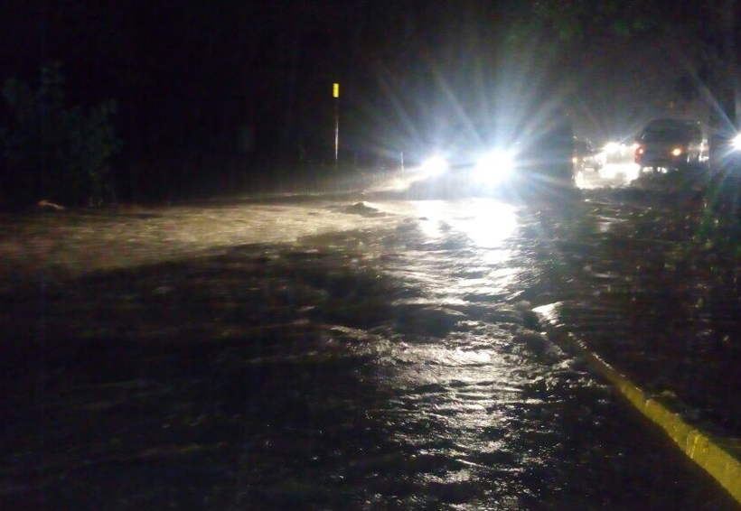 Intensa Lluvia daña  la carretera Pinotepa- Salina Cruz
