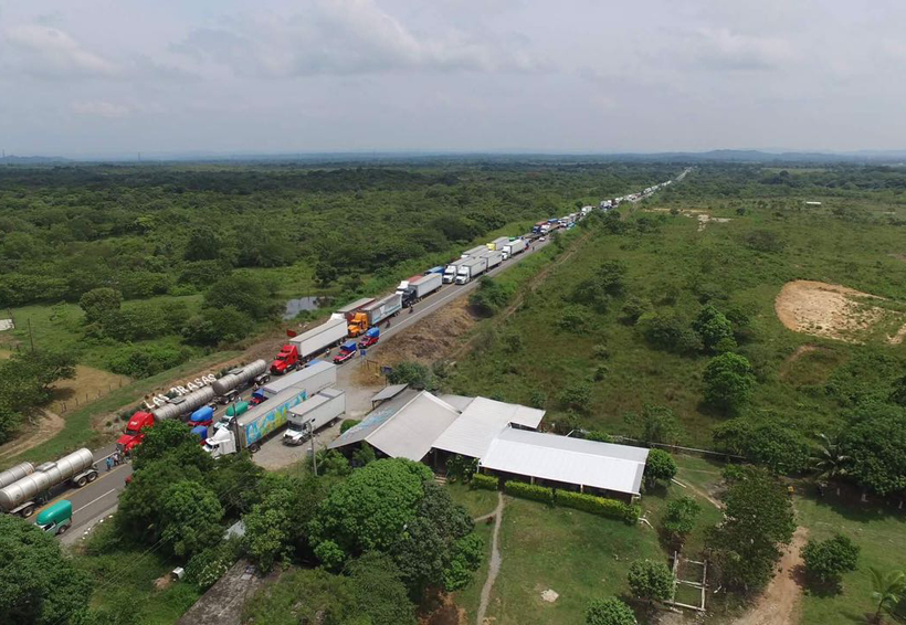 Truenan traileros por bloqueo de 80 horas en el Istmo | El Imparcial de Oaxaca