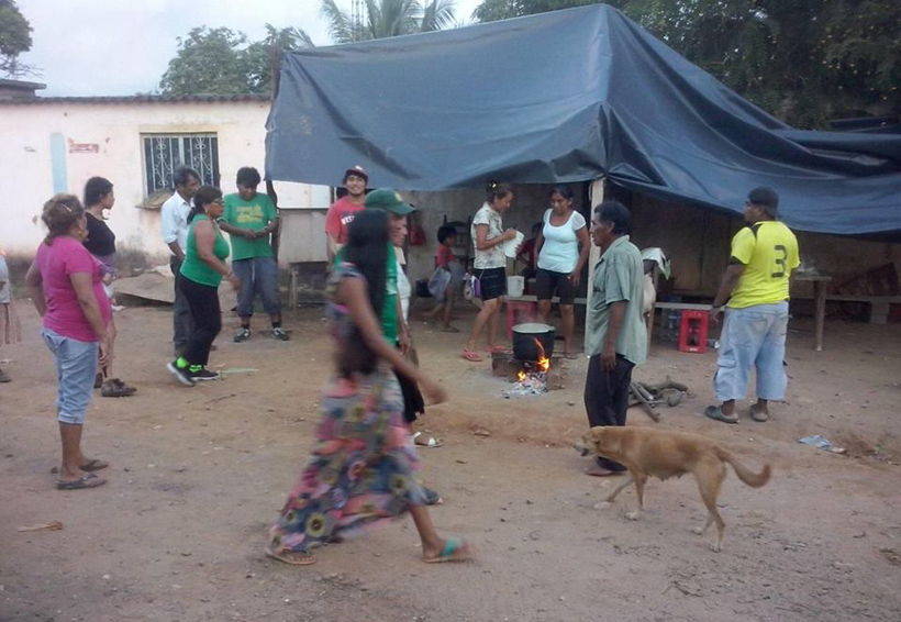 En Huamelula viven a la intemperie ante  la falta de ayuda