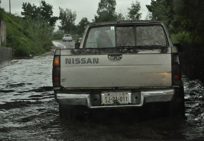 Daños carreteros por intensas lluvias en la Costa Chica de Oaxaca