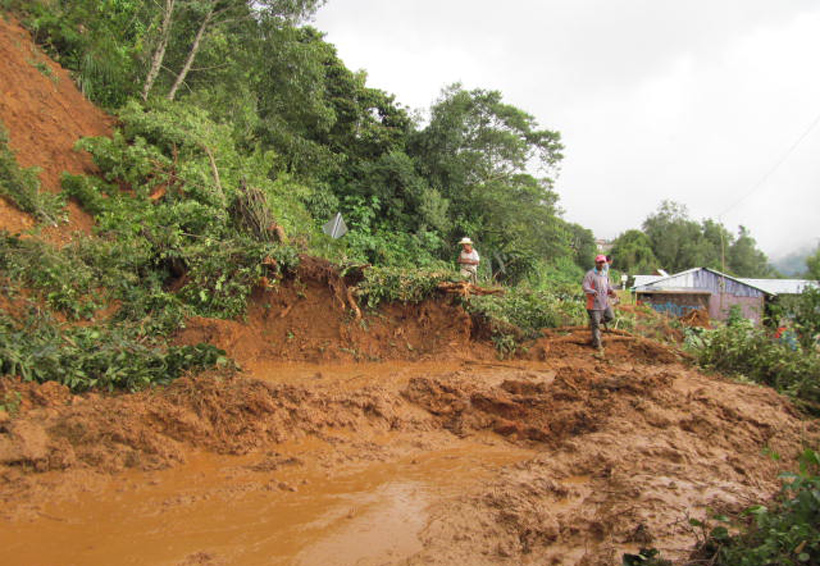 En Huautla lluvias ocasionan deslaves e inunda 99 viviendas