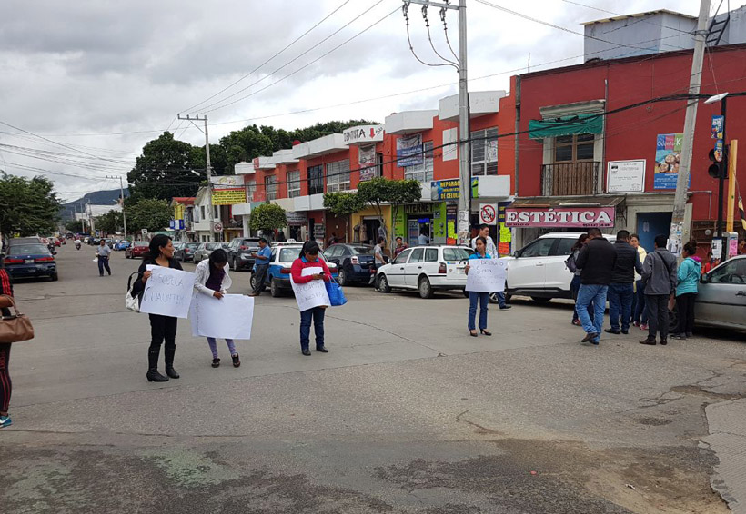 Padres de familia bloquean 5 Señores, Oaxaca | El Imparcial de Oaxaca