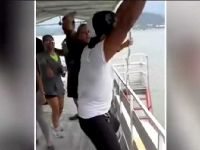 Video: Por lucirse, stripper cae de barco mientras baila | El Imparcial de Oaxaca