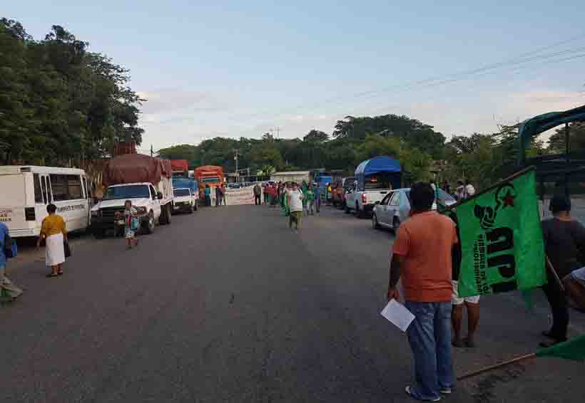 Bloquean la carretera Pinotepa- Acapulco | El Imparcial de Oaxaca