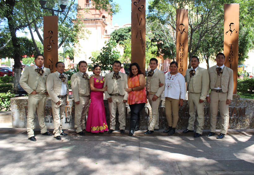 Mariachis ayudan a la Mixteca de Oaxaca