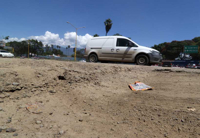 Carretera al Panteón Jardín de San Andrés Huayapam en total abandono | El Imparcial de Oaxaca