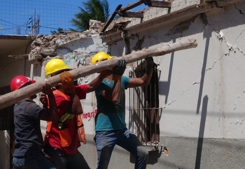 Centroamericanos ayudan en reconstrucción en Ciudad Ixtepec, Oaxaca