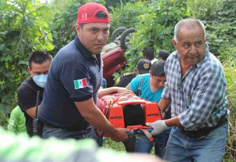 Volcadura deja un lesionado