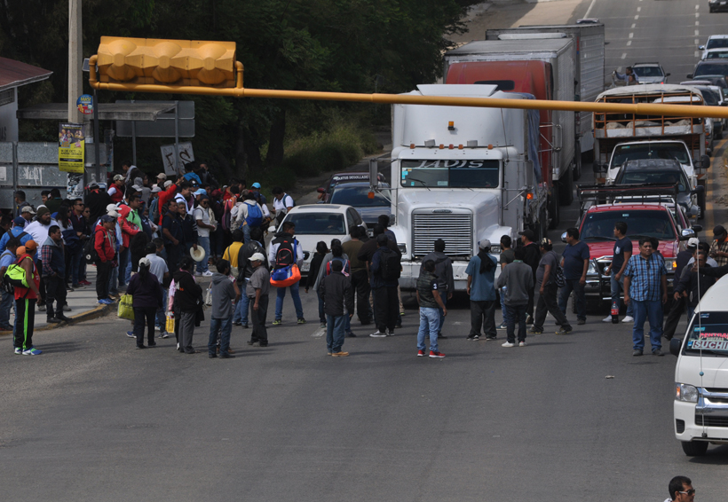 Presiona Sección 22 con bloqueos en cruceros | El Imparcial de Oaxaca