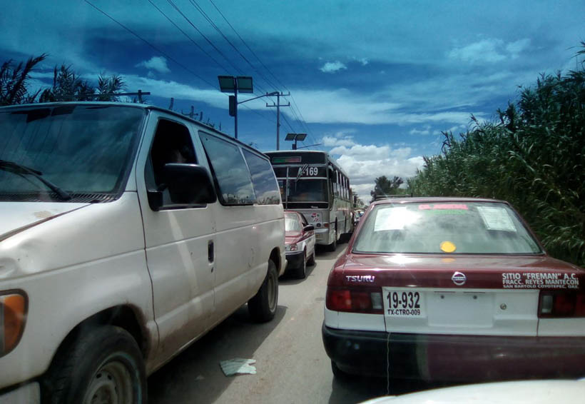 Taxistas de Oaxaca desquician la circulación vial