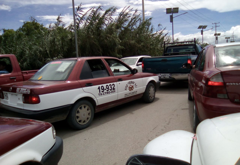 Taxistas de Oaxaca desquician la circulación vial