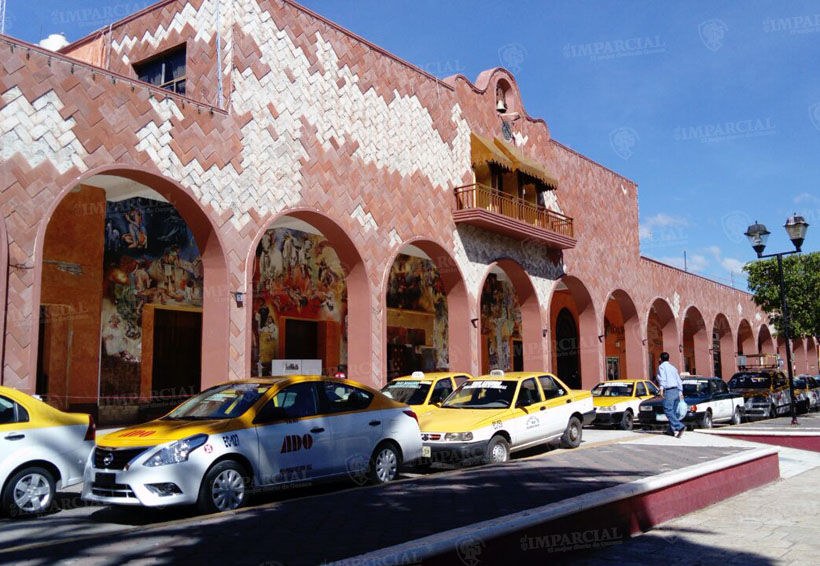 Bloquean calles céntricas de Huajuapan por invasión de rutas de transporte | El Imparcial de Oaxaca